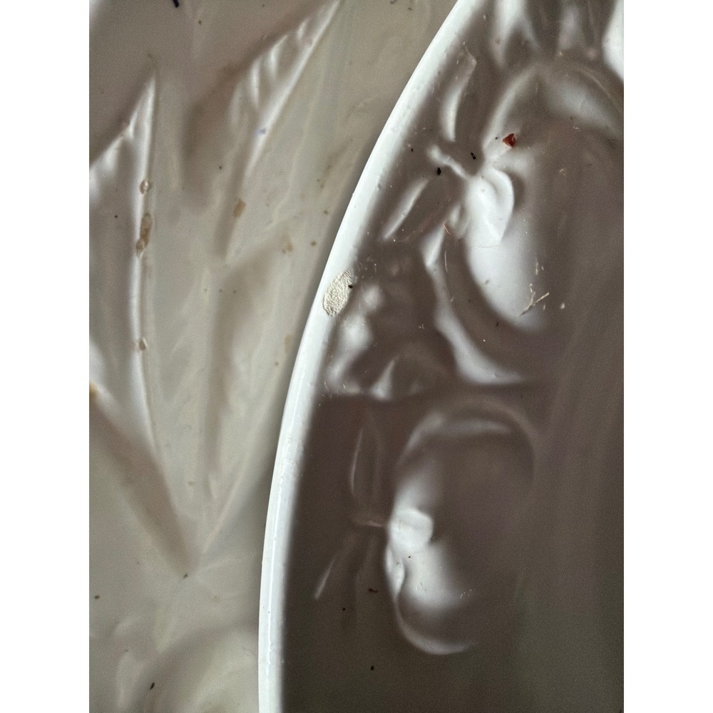 CIC Italy White Embossed Fruit Ceramic Soup Bowl and Charger Plate Set 2pc - Picture 3 of 8